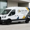Bedrijfsauto bestickeren: regels, ontwerp en uitvoering