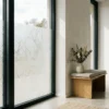 Glasdecoratie voor raam: ideeën, folie en montage tips